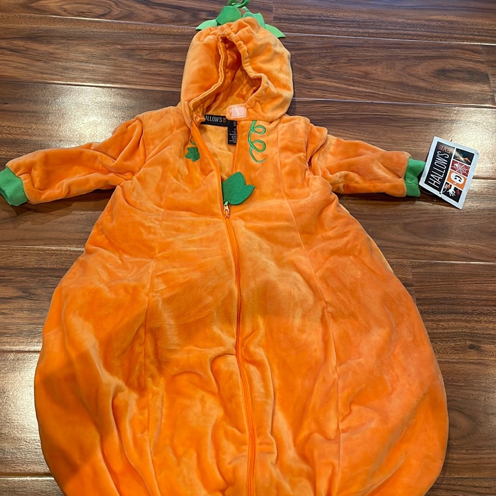 Pumpkin costume size 0-6M
